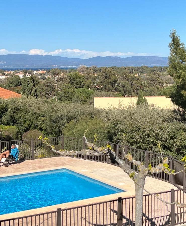 Grand Studio Avec Piscine Presqu'Ile De Giens Ιέρ Εξωτερικό φωτογραφία
